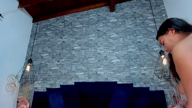 Sophia Brunett online show from 25, 3, 2026