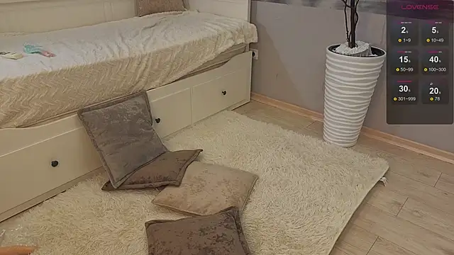 Nicole Hampton online show from 10, 3, 2025