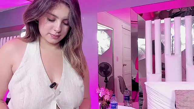 Cloee Rainbow1 online show from 12, 3, 2025