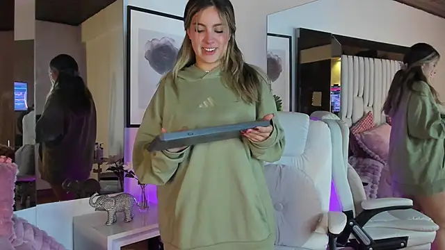 Cloee Rainbow1 online show from 23, 3, 2026