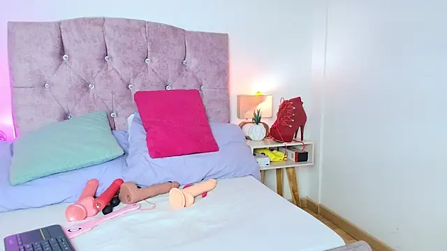 Skye Moore online show from 1, 2, 2026