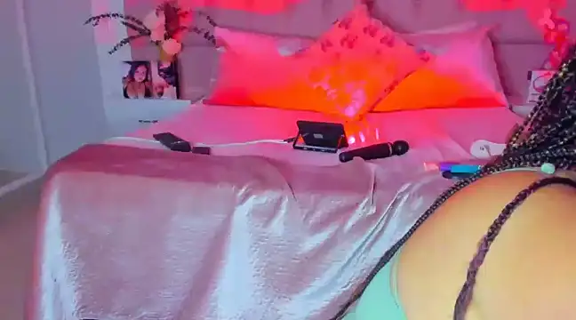 KourtneyEvans online show from 8, 2, 2025