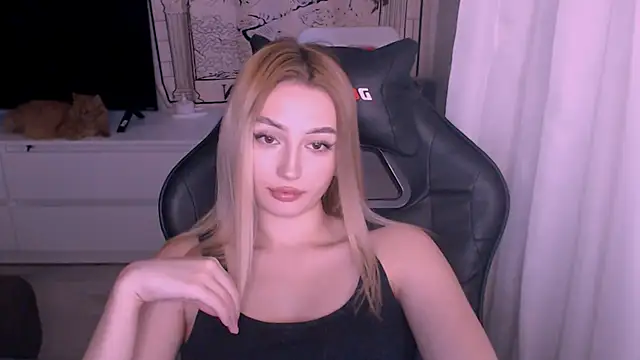 Snapshot of beauty_blonde chatting on 26, 11, 2025 beauty blonde online show from 26, 11, 2025