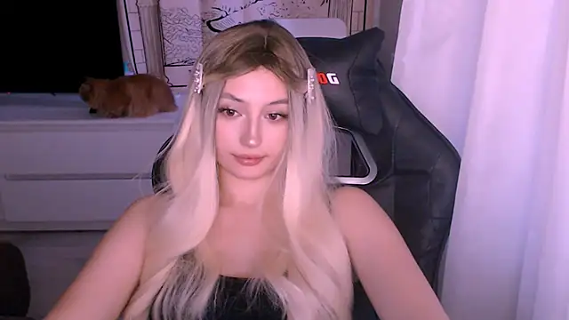 Snapshot of beauty_blonde chatting on 28, 11, 2025 beauty blonde online show from 28, 11, 2025