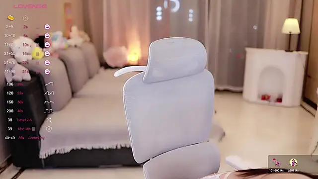 Moonccoi online show from 12, 2, 2025