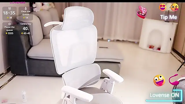 Moonccoi online show from 14, 3, 2025