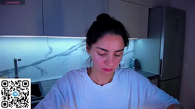 Snapshot of EmiliaZen chatting on 18, 6, 2026 EmiliaZen online show from 18, 6, 2026