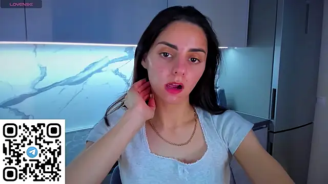 Snapshot of EmiliaZen chatting on 29, 6, 2026 EmiliaZen online show from 29, 6, 2026