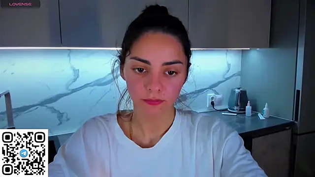 Snapshot of EmiliaZen chatting on 2, 7, 2026 EmiliaZen online show from 2, 7, 2026