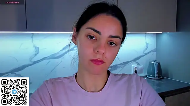Snapshot of EmiliaZen chatting on 4, 7, 2026 EmiliaZen online show from 4, 7, 2026