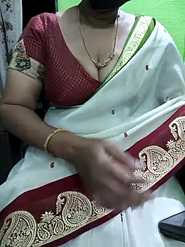 Snapshot of niiveditha chatting on 8, 10, 2025 niiveditha online show from 8, 10, 2025