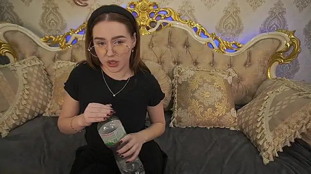 Snapshot of DivineJass chatting on 6, 3, 2025 DivineJass online show from 6, 3, 2025