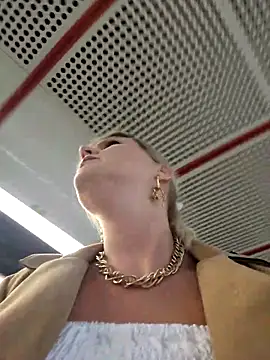 Snapshot of Sexybiene969 chatting on 10, 9, 2025 Sexybiene969 online show from 10, 9, 2025