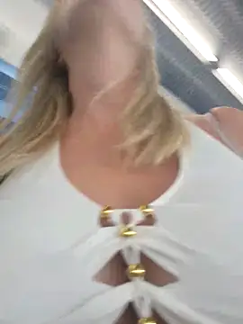 Snapshot of Sexybiene969 chatting on 15, 9, 2025 Sexybiene969 online show from 15, 9, 2025