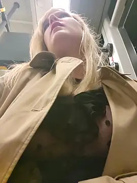 Snapshot of Sexybiene969 chatting on 1, 11, 2025 Sexybiene969 online show from 1, 11, 2025