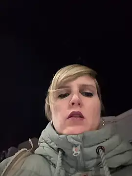 Snapshot of Sexybiene969 chatting on 27, 11, 2025 Sexybiene969 online show from 27, 11, 2025