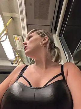 Snapshot of Sexybiene969 chatting on 1, 12, 2025 Sexybiene969 online show from 1, 12, 2025