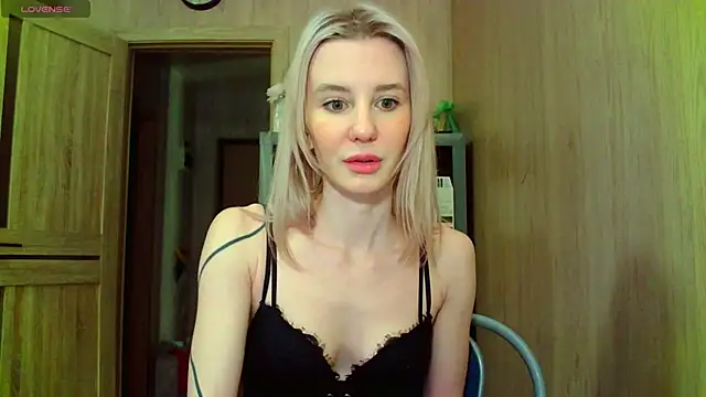 Caramel piegirl online show from 15, 2, 2025