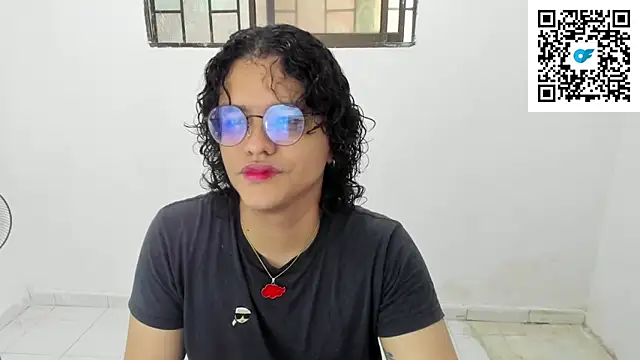 Snapshot of Diane_blossom chatting on 23, 11, 2025 Diane blossom online show from 23, 11, 2025