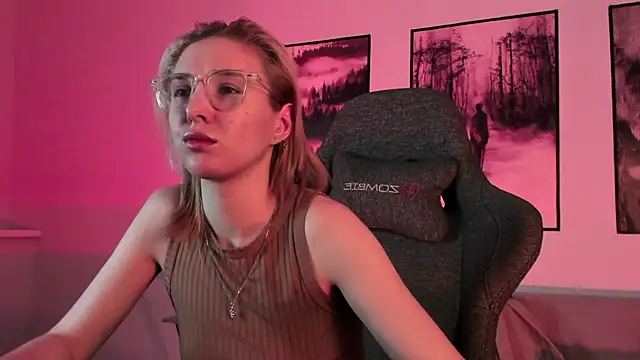 Snapshot of PhilippaAdamas chatting on 28, 2, 2025 PhilippaAdamas online show from 28, 2, 2025