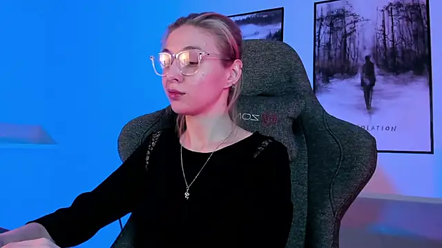 Snapshot of PhilippaAdamas chatting on 6, 3, 2025 PhilippaAdamas online show from 6, 3, 2025