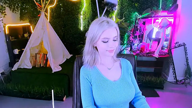 Snapshot of LeonaStane chatting on 13, 2, 2025 LeonaStane online show from 13, 2, 2025