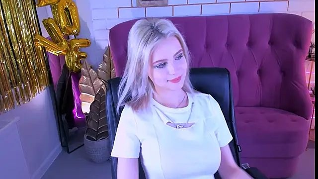 Snapshot of LeonaStane chatting on 1, 3, 2025 LeonaStane online show from 1, 3, 2025