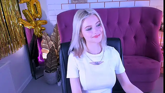 Snapshot of LeonaStane chatting on 1, 3, 2025 LeonaStane online show from 1, 3, 2025