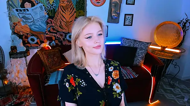 Snapshot of LeonaStane chatting on 13, 9, 2025 LeonaStane online show from 13, 9, 2025