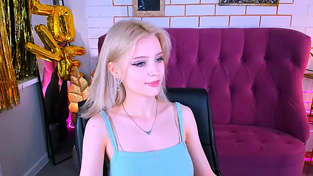 Snapshot of LeonaStane chatting on 19, 9, 2025 LeonaStane online show from 19, 9, 2025