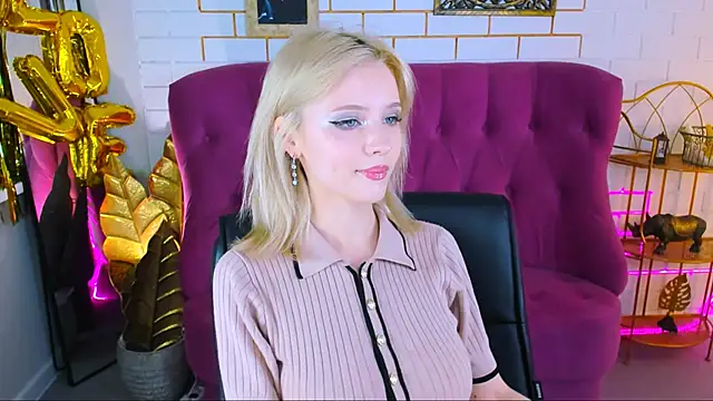 Snapshot of LeonaStane chatting on 2, 10, 2025 LeonaStane online show from 2, 10, 2025