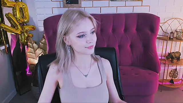 Snapshot of LeonaStane chatting on 10, 10, 2025 LeonaStane online show from 10, 10, 2025