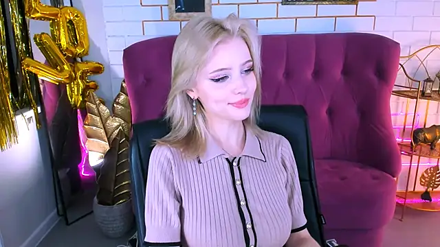 Snapshot of LeonaStane chatting on 16, 10, 2025 LeonaStane online show from 16, 10, 2025