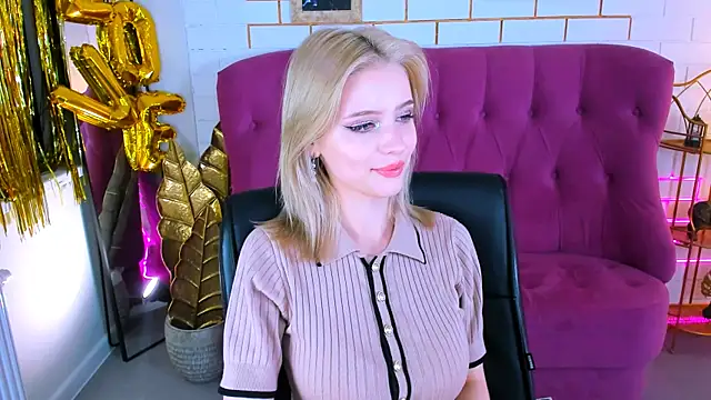 Snapshot of LeonaStane chatting on 23, 10, 2025 LeonaStane online show from 23, 10, 2025