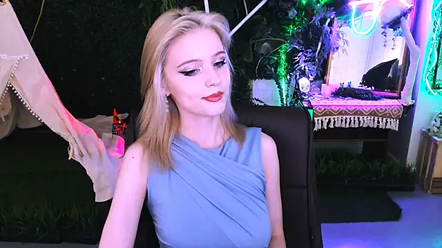 Snapshot of LeonaStane chatting on 28, 11, 2025 LeonaStane online show from 28, 11, 2025