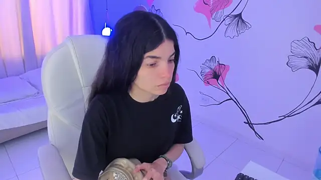 Isabela Fiorelli online show from 18, 3, 2025