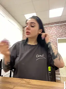 MaeveMoon online show from 4, 2, 2026