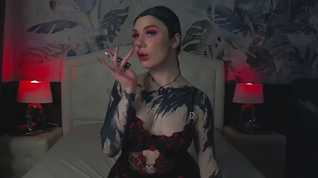 Snapshot of MaeveMoon chatting on 9, 4, 2026 MaeveMoon online show from 9, 4, 2026