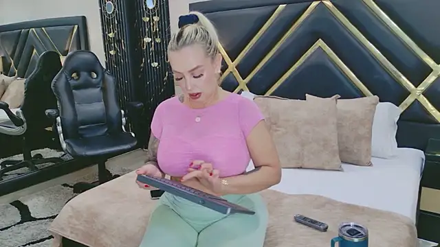 SophieWinsloow online show from 14, 4, 2026