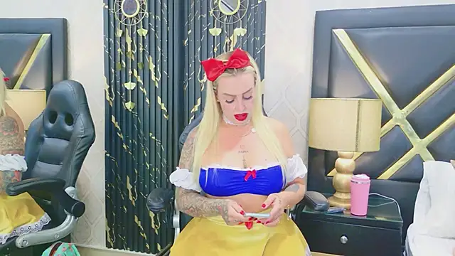 SophieWinsloow online show from 17, 4, 2026