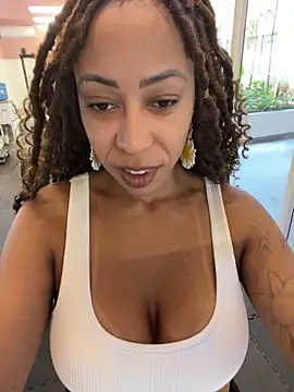 Snapshot of dianagolley420 chatting on 11, 2, 2025 dianagolley420 online show from 11, 2, 2025