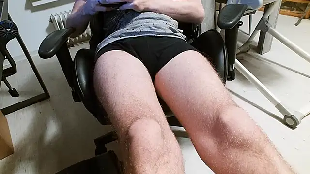 ademandjulia online show from 16, 2, 2026