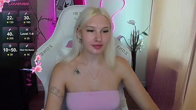 Snapshot of EvelinaLuu chatting on 14, 7, 2026 EvelinaLuu online show from 14, 7, 2026