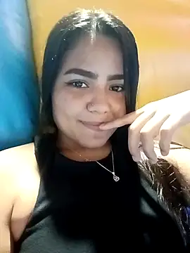 Snapshot of anahi_evans19 chatting on 4, 3, 2025 anahi evans19 online show from 4, 3, 2025
