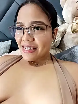 Snapshot of anahi_evans19 chatting on 23, 11, 2025 anahi evans19 online show from 23, 11, 2025