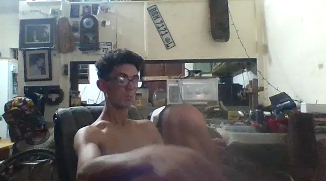 Snapshot of Invisibledickman chatting on 4, 3, 2025 Invisibledickman online show from 4, 3, 2025