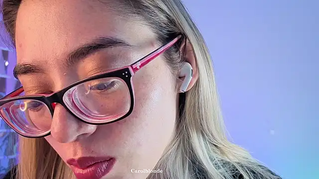 Snapshot of Carolblonde chatting on 15, 12, 2025 Carolblonde online show from 15, 12, 2025