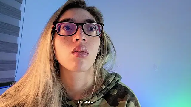 Snapshot of Carolblonde chatting on 26, 5, 2026 Carolblonde online show from 26, 5, 2026