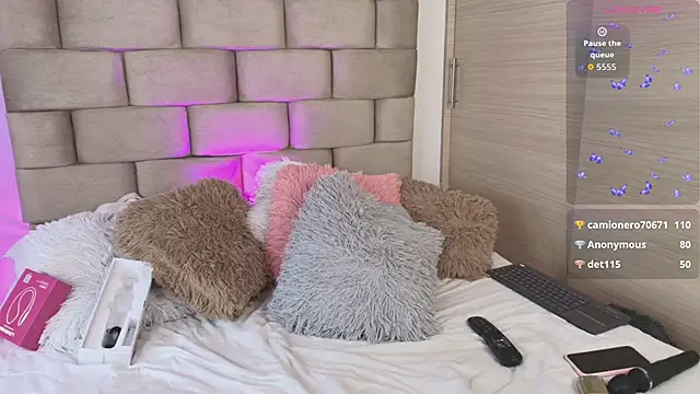 DANIELA CADAVID  online show from 3, 2, 2026