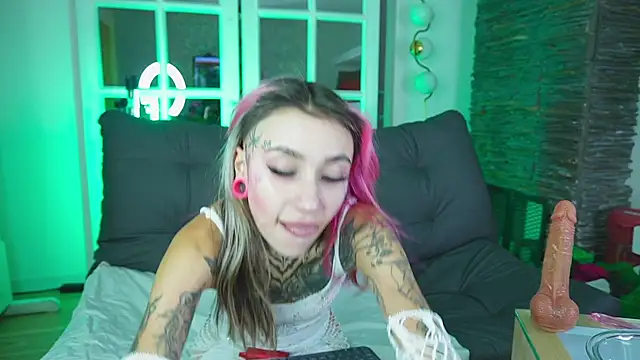 Snapshot of miss___angel chatting on 28, 5, 2026 miss angel online show from 28, 5, 2026